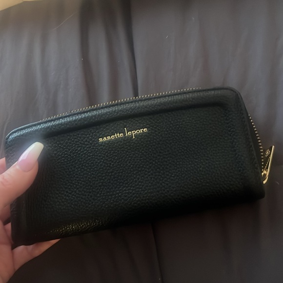 Nanette Lepore
Women's Zip Around Wallet New without tags - Picture 4 of 7